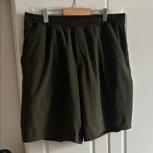 Nearly new Lululemon Pacebreaker 9inch lined shorts size L